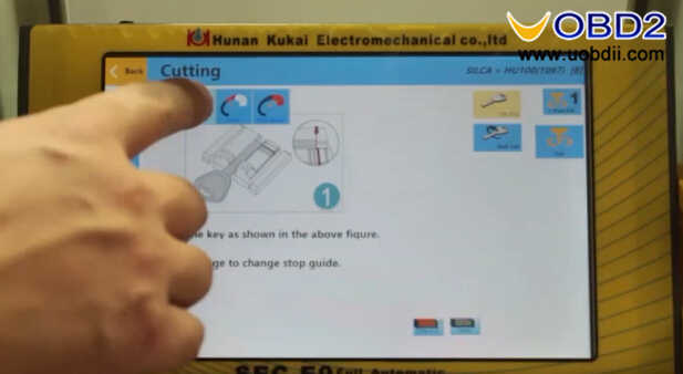 SEC-E9 Key Cutting Machine to Cut Silca HU100 Key (13)