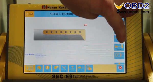 SEC-E9 Key Cutting Machine to Cut Silca HU100 Key (4)